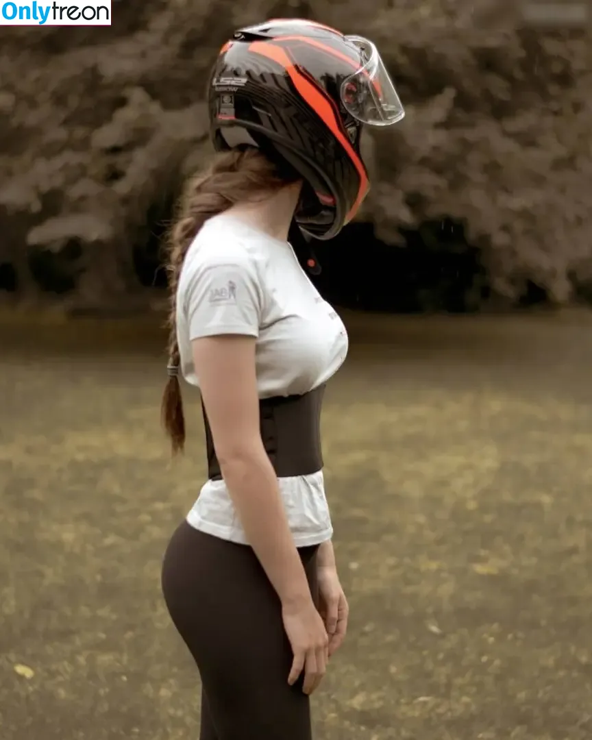Affe auf Bike nude photo #0090 (affe_auf_bike)