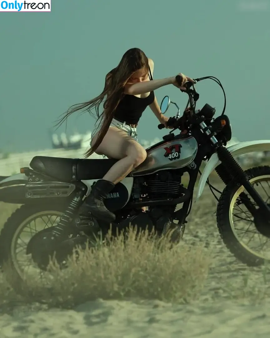 Affe auf Bike nude photo #0098 (affe_auf_bike)