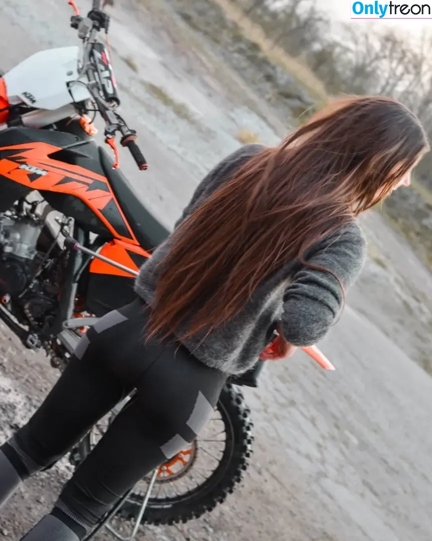 Affe auf Bike nude photo #0112 (affe_auf_bike)