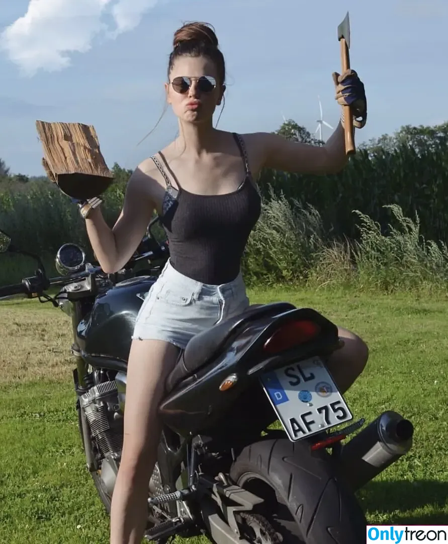 Affe auf Bike nude photo #0130 (affe_auf_bike)