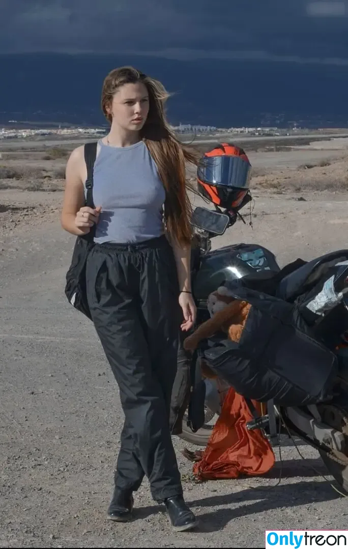 Affe auf Bike nude photo #0136 (affe_auf_bike)