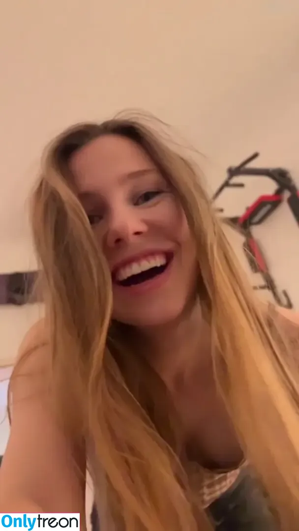 Affe auf Bike nude photo #0156 (affe_auf_bike)