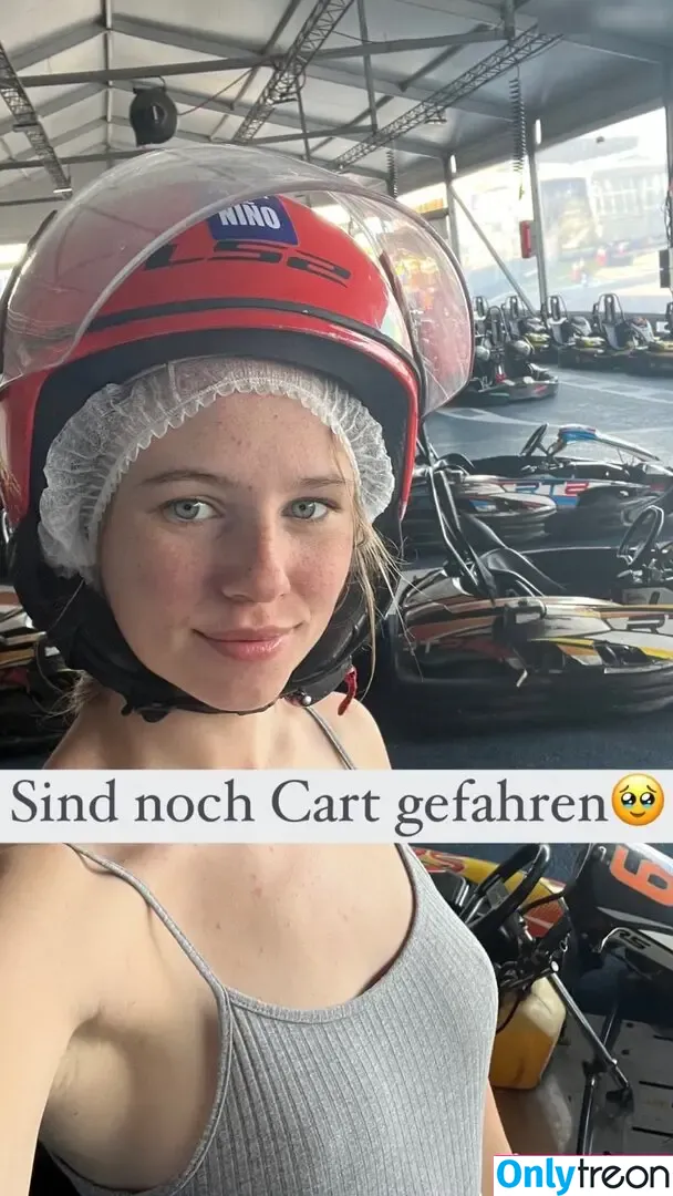 Affe auf Bike nude photo #0163 (affe_auf_bike)