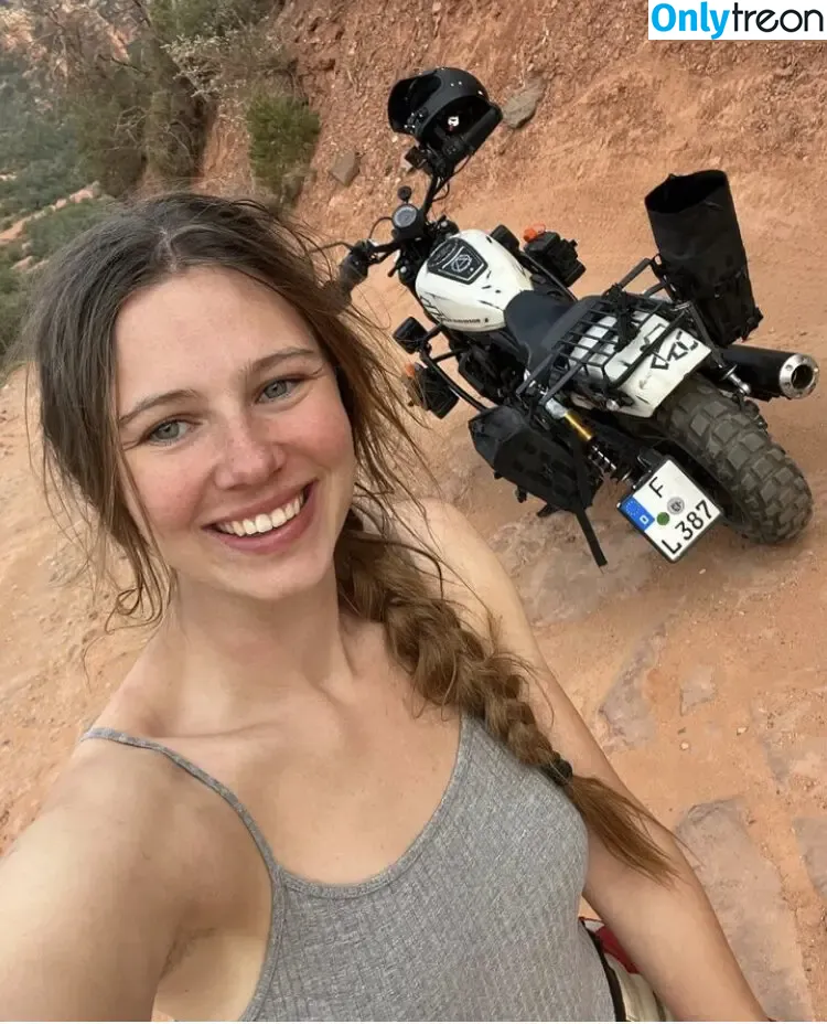 Affe auf Bike nude photo #0168 (affe_auf_bike)
