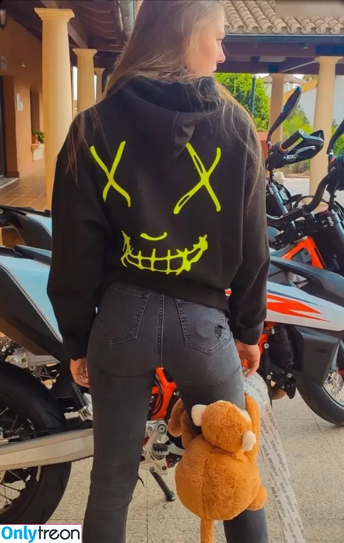 Affe auf Bike nude photo #0216 (affe_auf_bike)