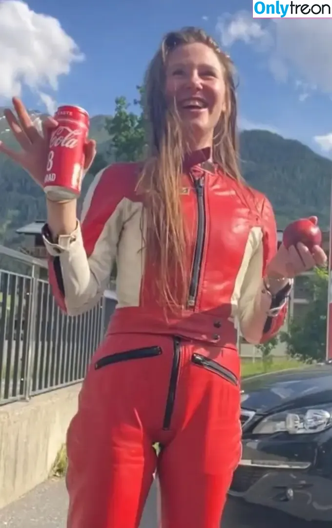 Affe auf Bike nude photo #0254 (affe_auf_bike)