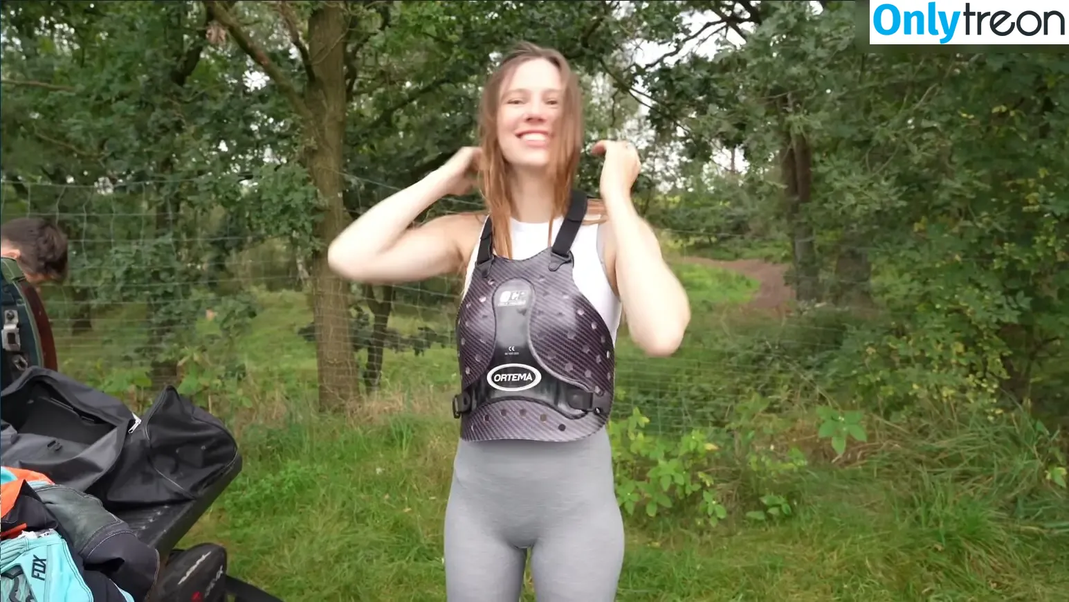 Affe auf Bike nude photo #0284 (affe_auf_bike)