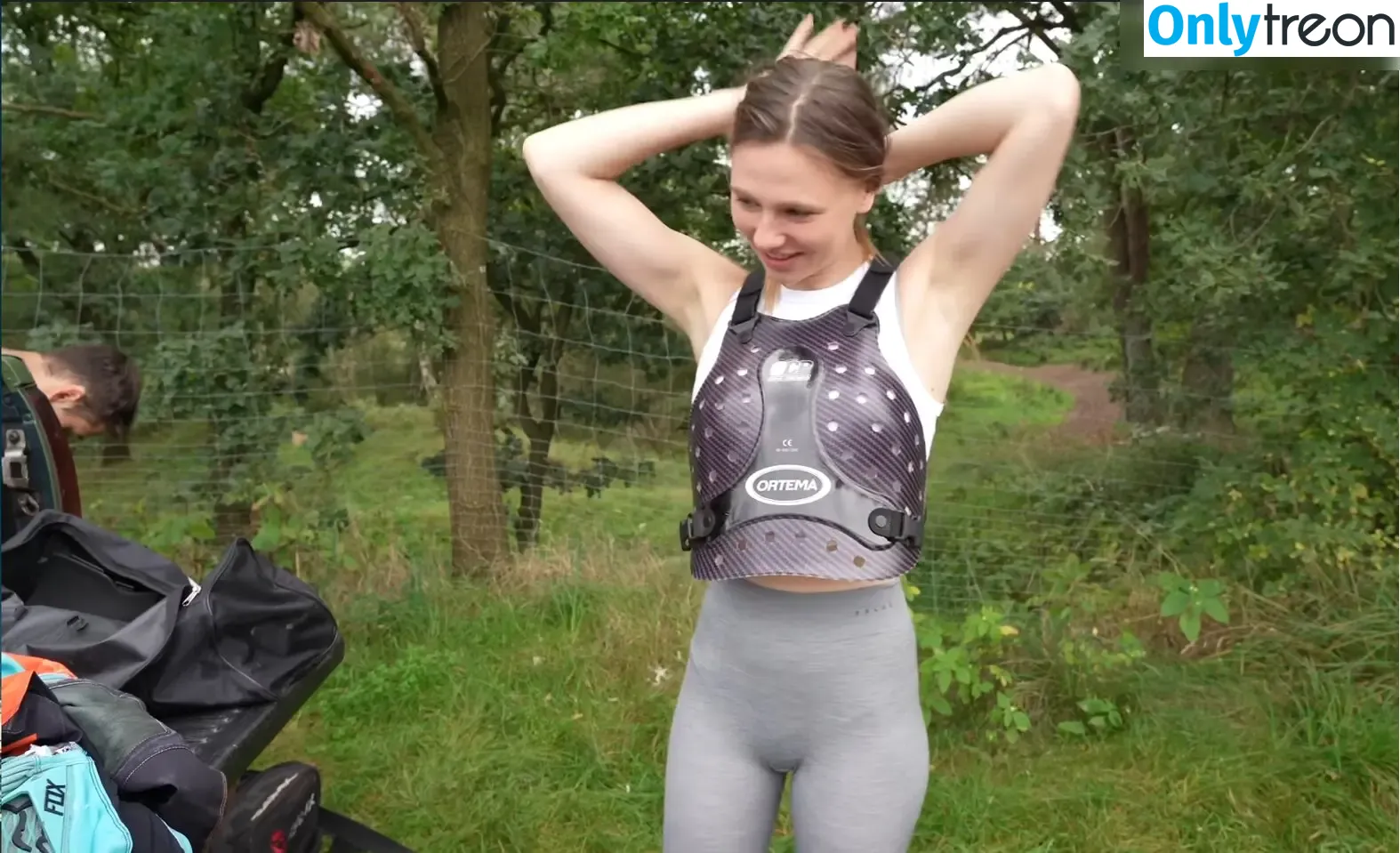 Affe auf Bike nude photo #0286 (affe_auf_bike)