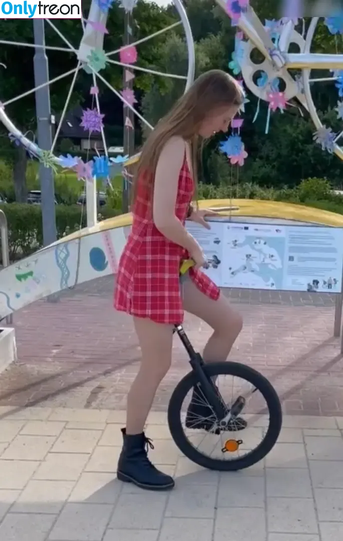 Affe auf Bike nude photo #0298 (affe_auf_bike)