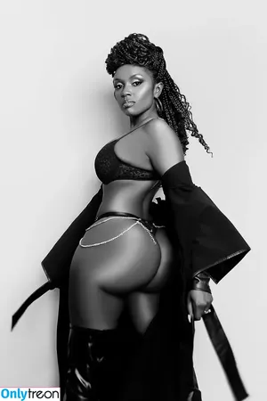 African Booty Meat / curvyandnatural nude photo #0010