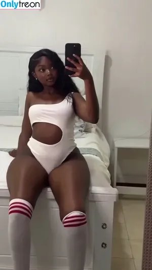 African Booty Meat / curvyandnatural nude photo #0082