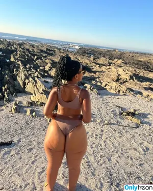 African Booty Meat / curvyandnatural nude photo #0181