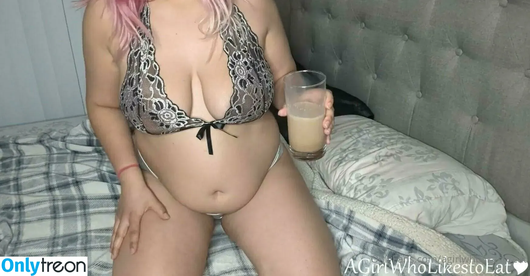 agirlwholikestoeat nude photo #0079 (toofattofitin)
