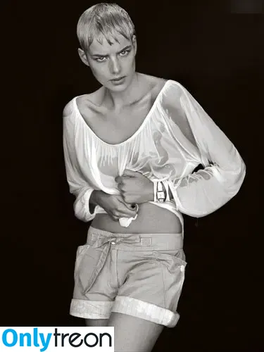 Agyness Deyn nude photo #0006 (Agyness Deyn)