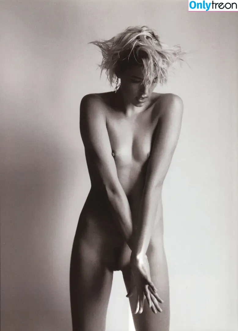 Agyness Deyn nude photo #0013 (Agyness Deyn)