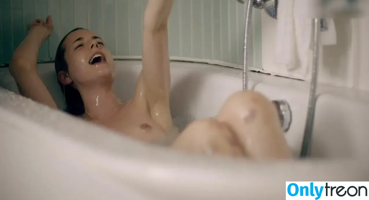 Agyness Deyn nude photo #0021 (Agyness Deyn)