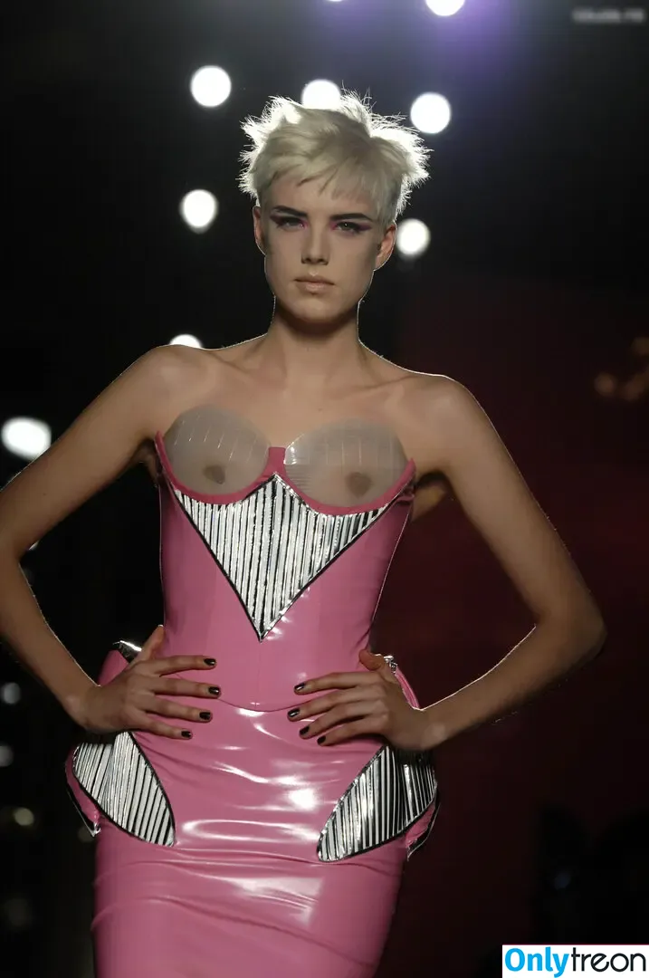 Agyness Deyn nude photo #0035 (Agyness Deyn)