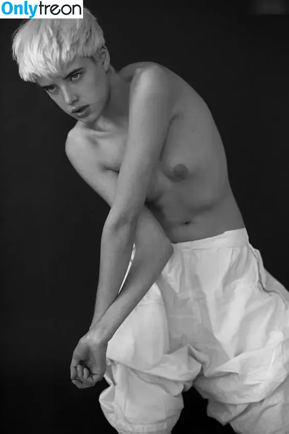 Agyness Deyn nude photo #0042 (Agyness Deyn)