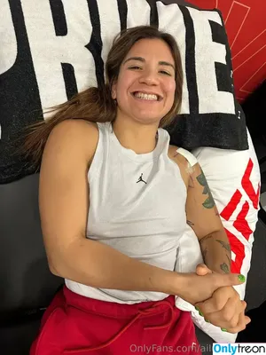ailu.perez.ufc / ailinperezufc nude photo #0080