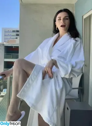 Aisling Bea / baby_aisling / weemissbea nude photo #0129