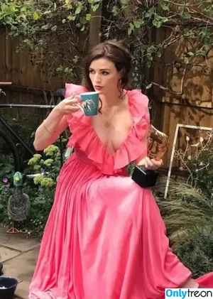 Aisling Bea / baby_aisling / weemissbea nude photo #0131