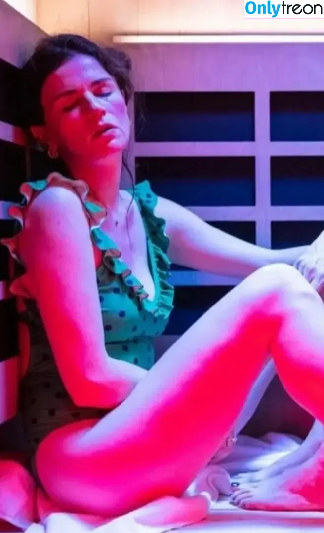 Aisling Bea nude photo #0150 (baby_aisling / weemissbea)