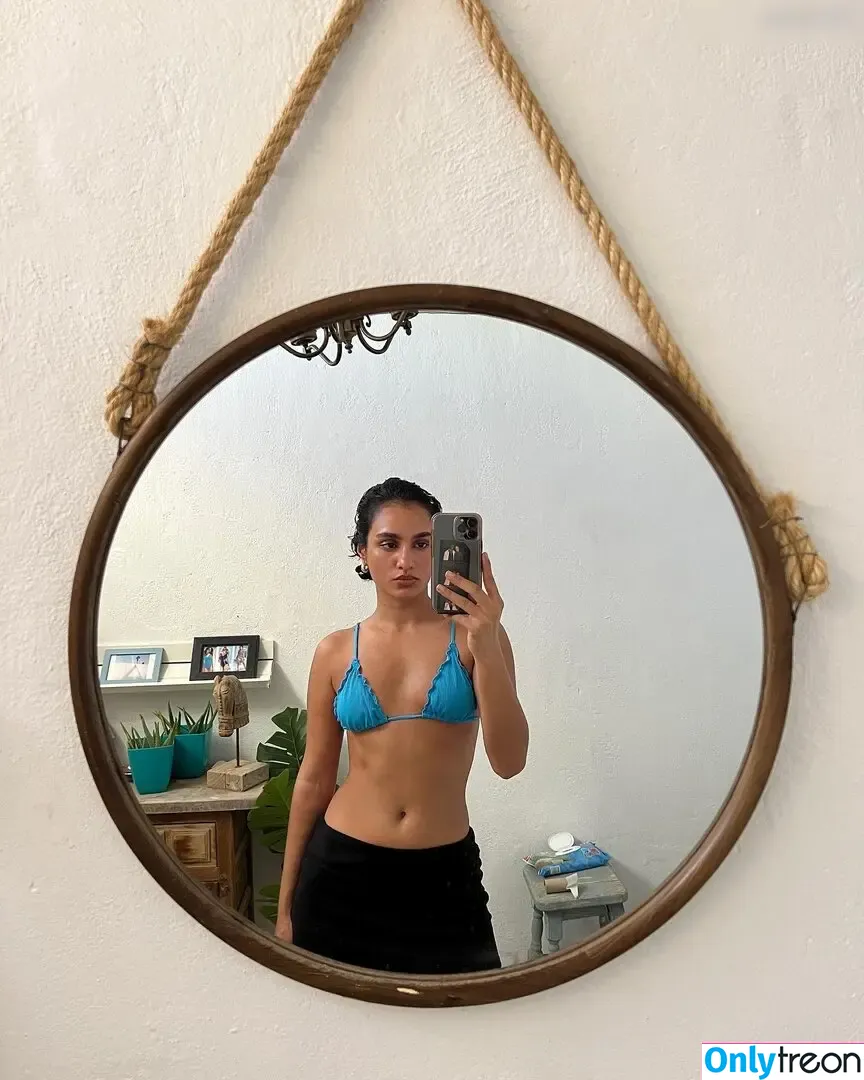 Aiysha Siddiqui nude photo #0017 (Aiysha Siddiqui)