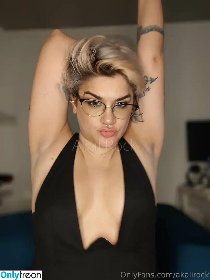 akalirock nude photo #0015 (akali_oficall)
