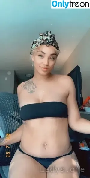 AkiraBlackanese / loveee_shorty nude photo #0001
