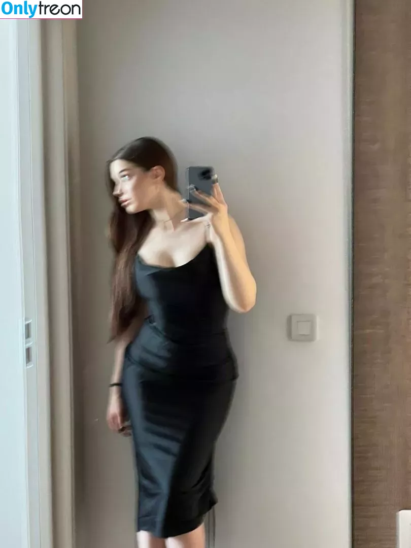 akyuliych nude photo #0001 (anna.utka22)