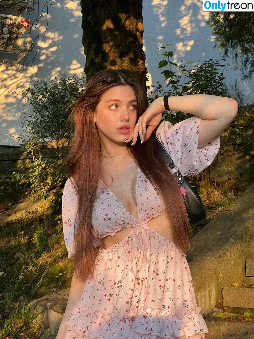 akyuliych nude photo #0012 (anna.utka22)