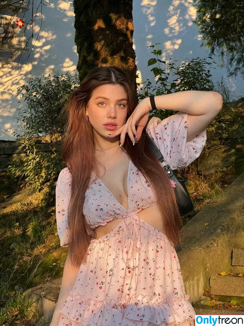 akyuliych nude photo #0016 (anna.utka22)