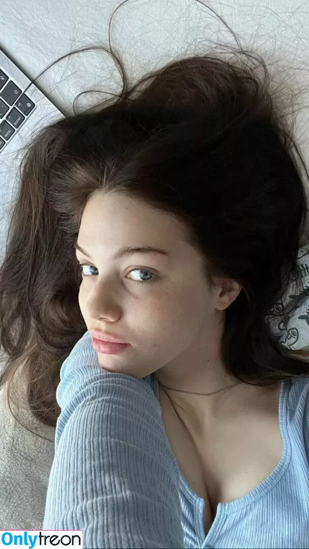 akyuliych nude photo #0039 (anna.utka22)