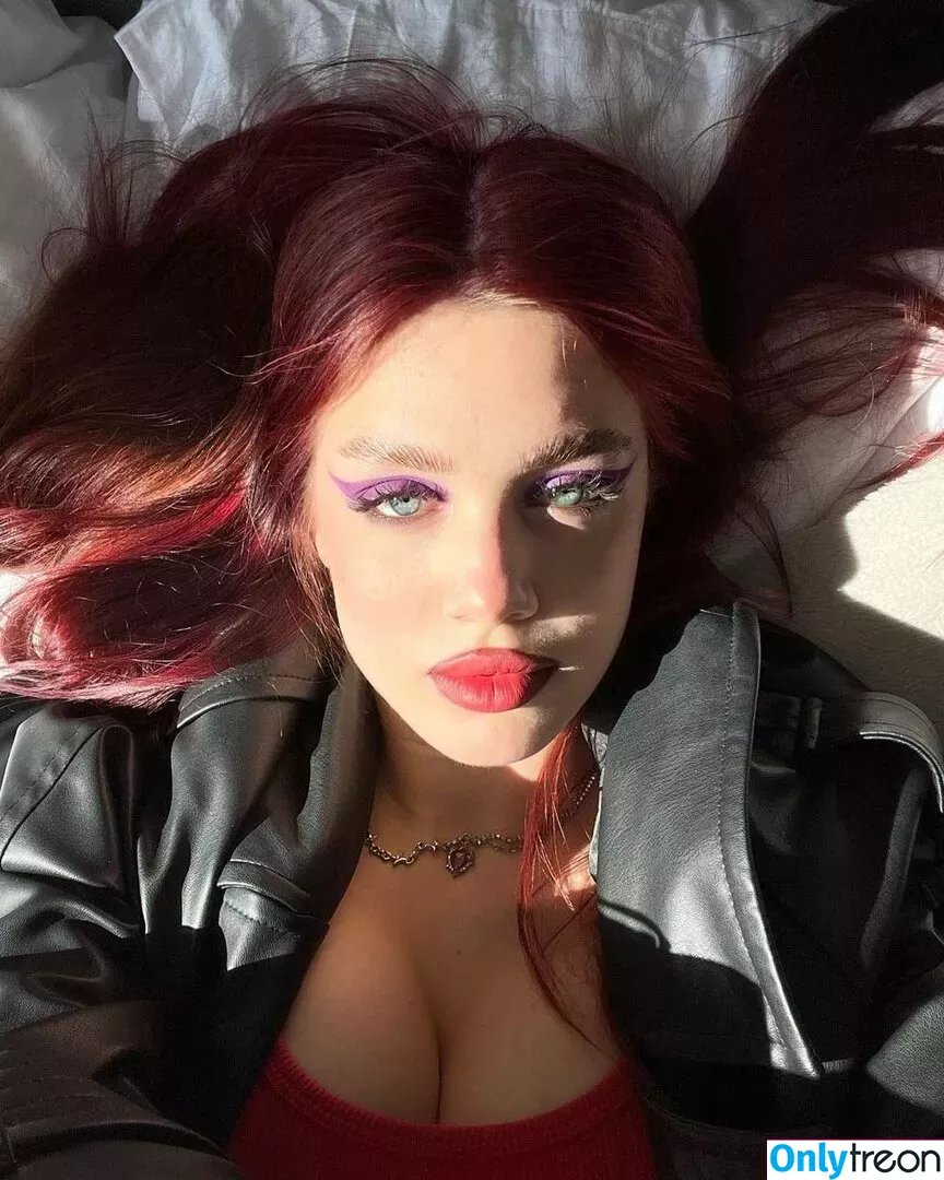 akyuliych nude photo #0050 (anna.utka22)
