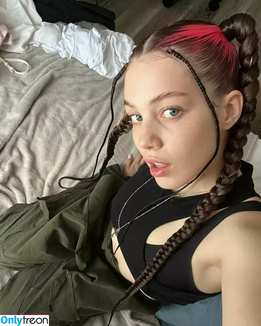 akyuliych nude photo #0064 (anna.utka22)