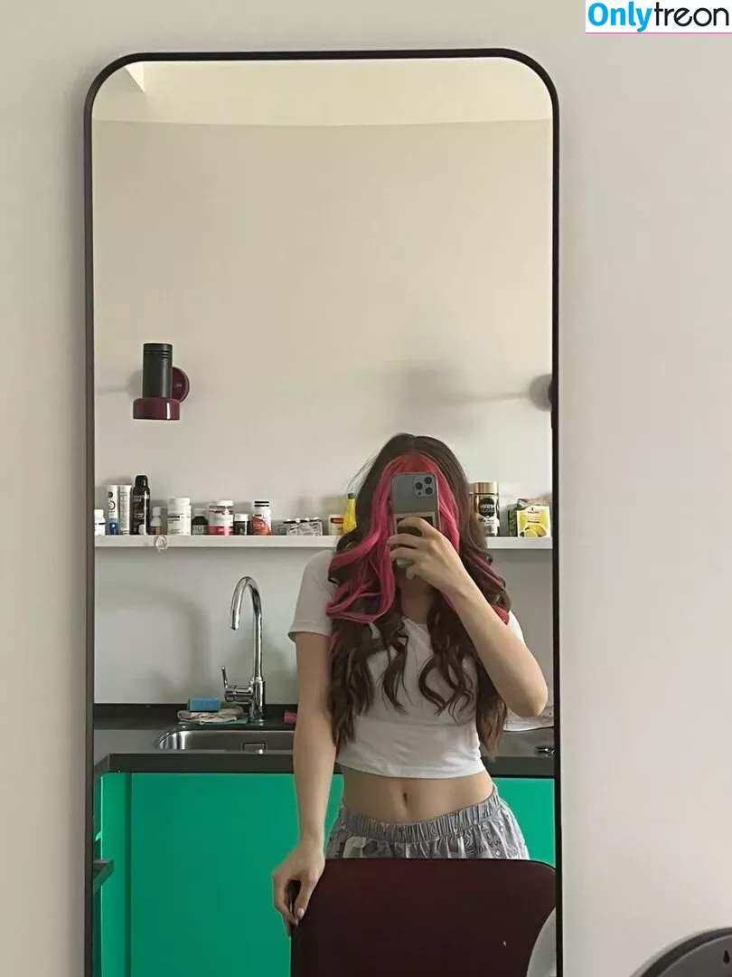 akyuliych nude photo #0097 (anna.utka22)