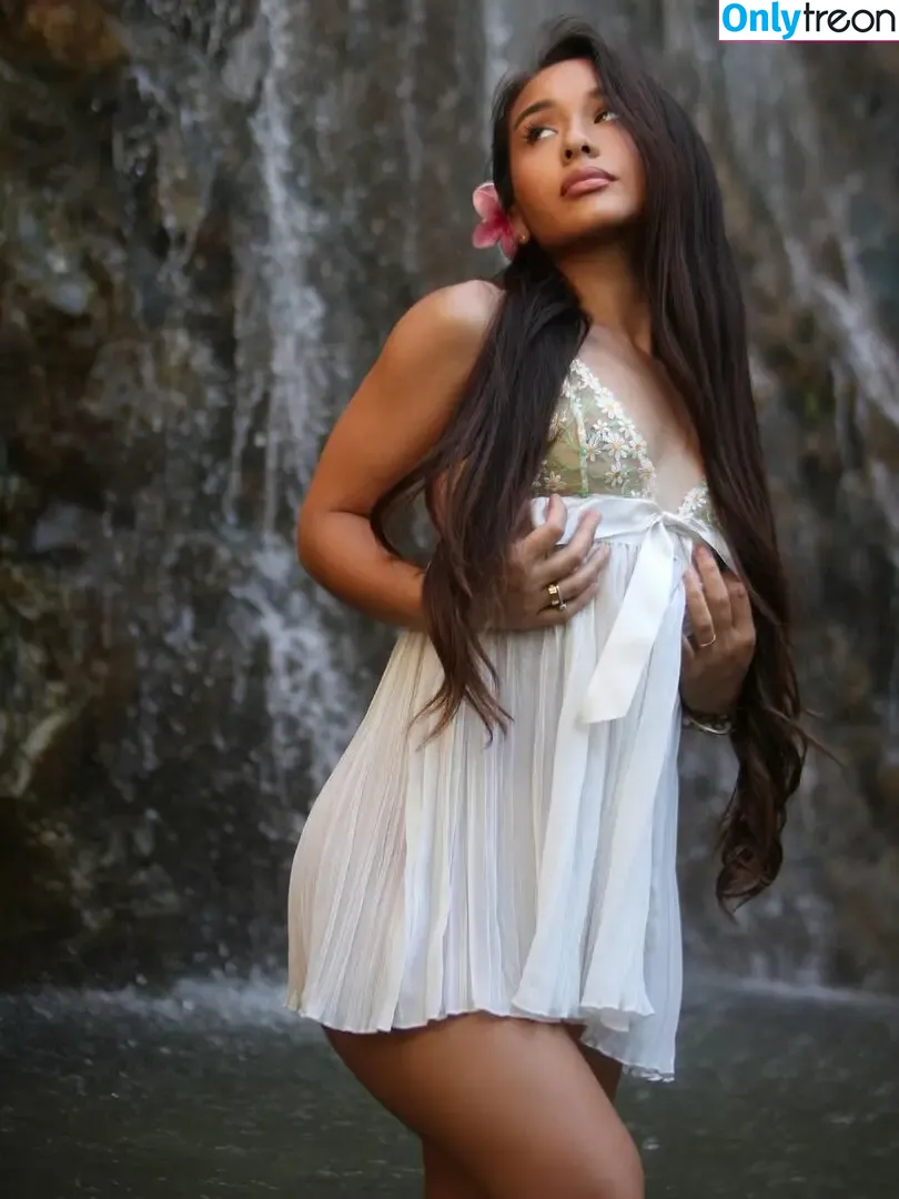 Alahnaly nude photo #1482 (Alahnalyreal)