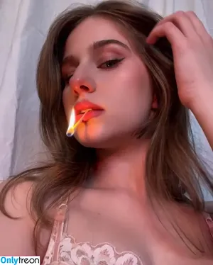 Alaurabidingcitizen / api2 nude photo #0007
