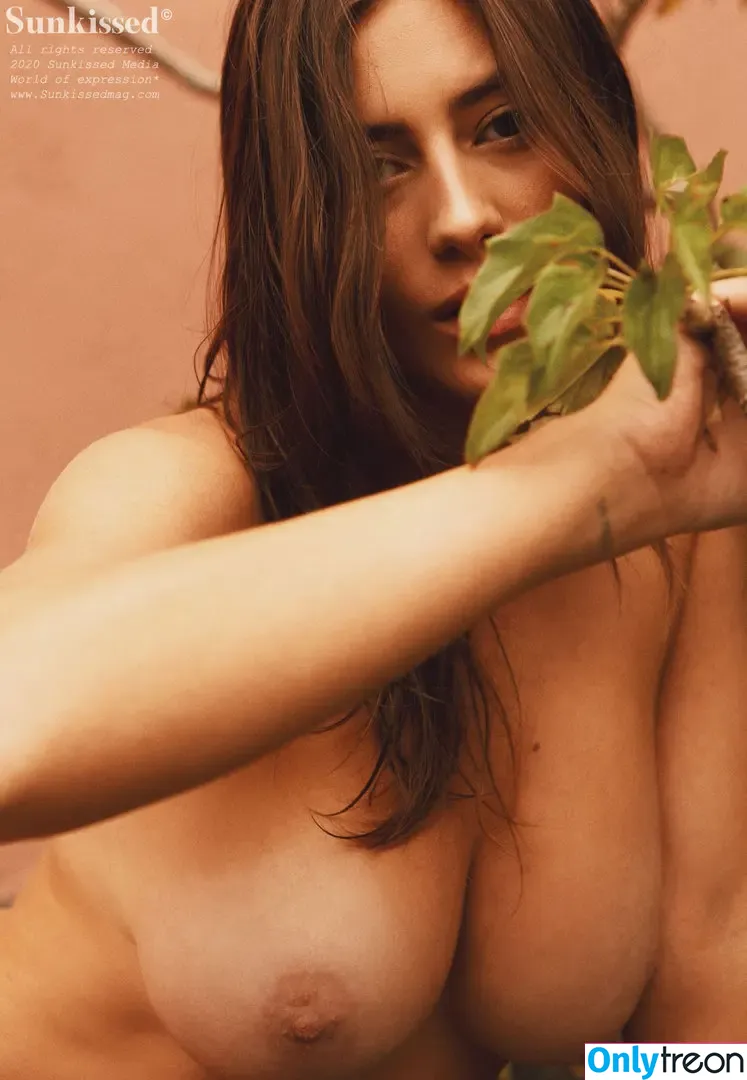 Alejandra Guilmant nude photo #0157 (AleGuilmantFan / aleguilmant)