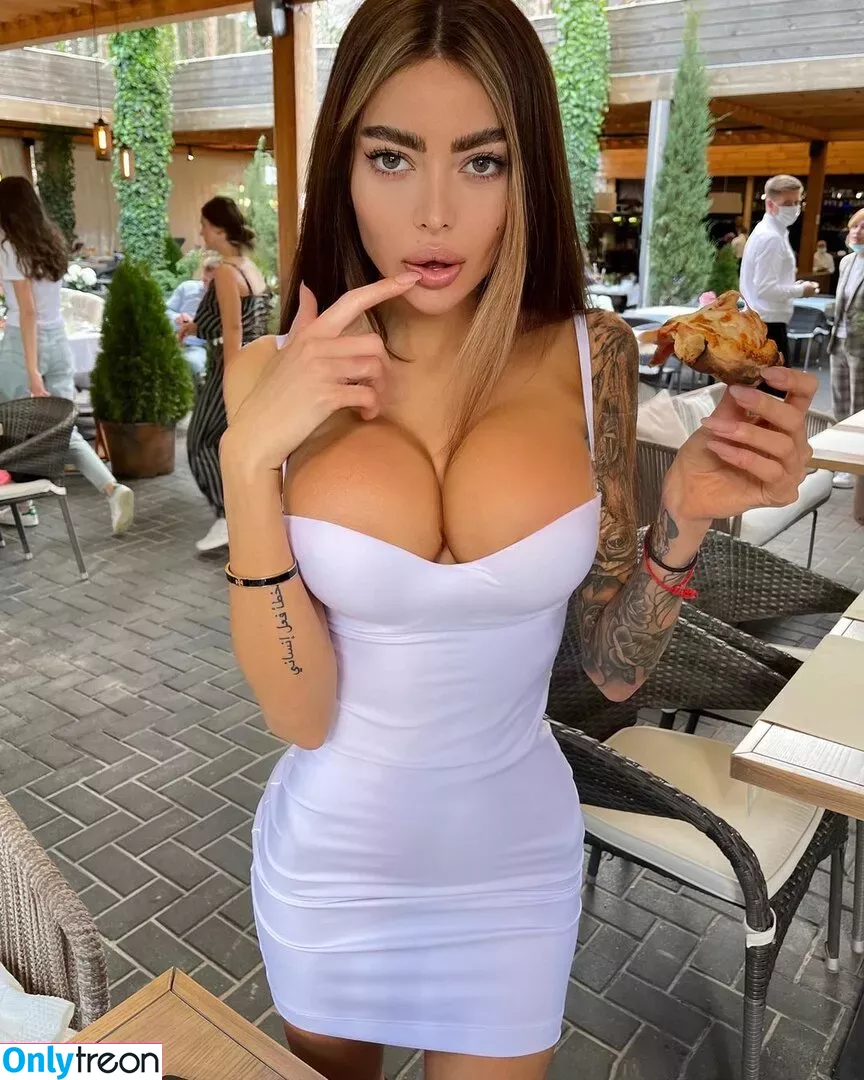Alena Omovych nude photo #0172 (alena_omovych / alenaomovich)