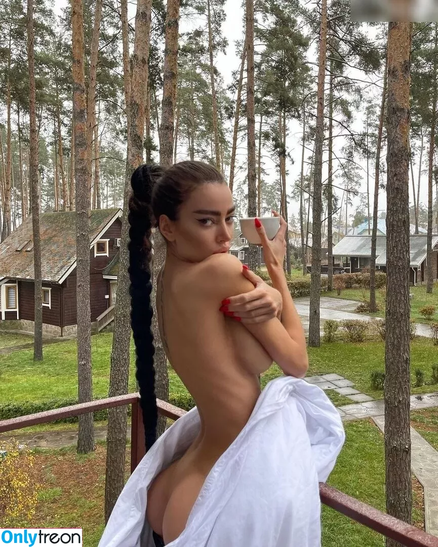 Alena Omovych nude photo #0259 (alena_omovych / alenaomovich)