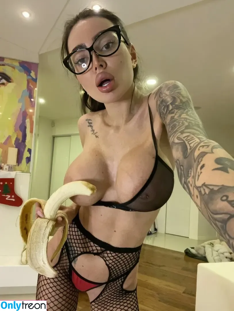 Alena Omovych nude photo #0694 (alena_omovych / alenaomovich)