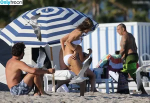 Alessandra Ambrosio / aleambrosio / alelovesanja / alessandraambrosio nude photo #3911