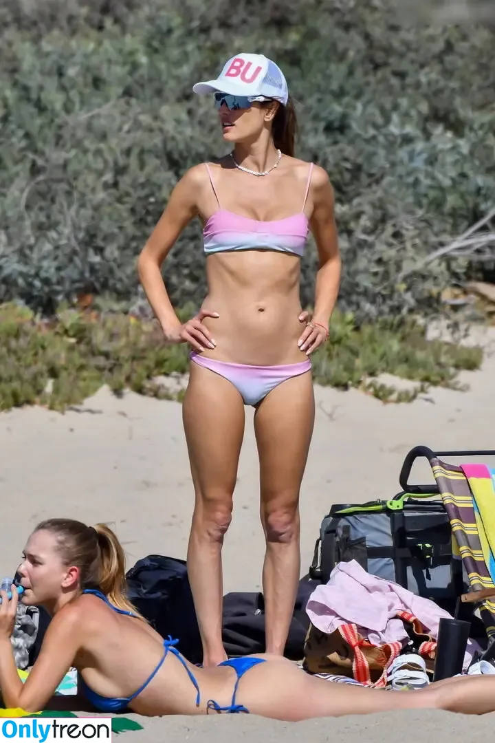 Alessandra Ambrosio nude photo #3970 (aleambrosio / alelovesanja / alessandraambrosio)