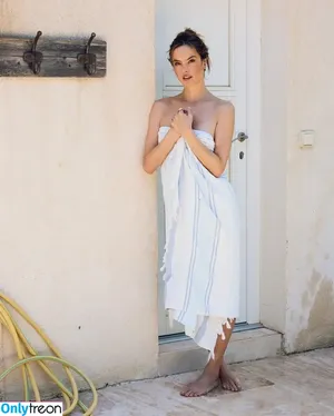 Alessandra Ambrosio / aleambrosio / alelovesanja / alessandraambrosio nude photo #4110