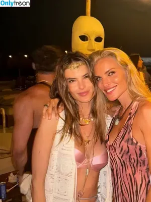 Alessandra Ambrosio / aleambrosio / alelovesanja / alessandraambrosio nude photo #4121