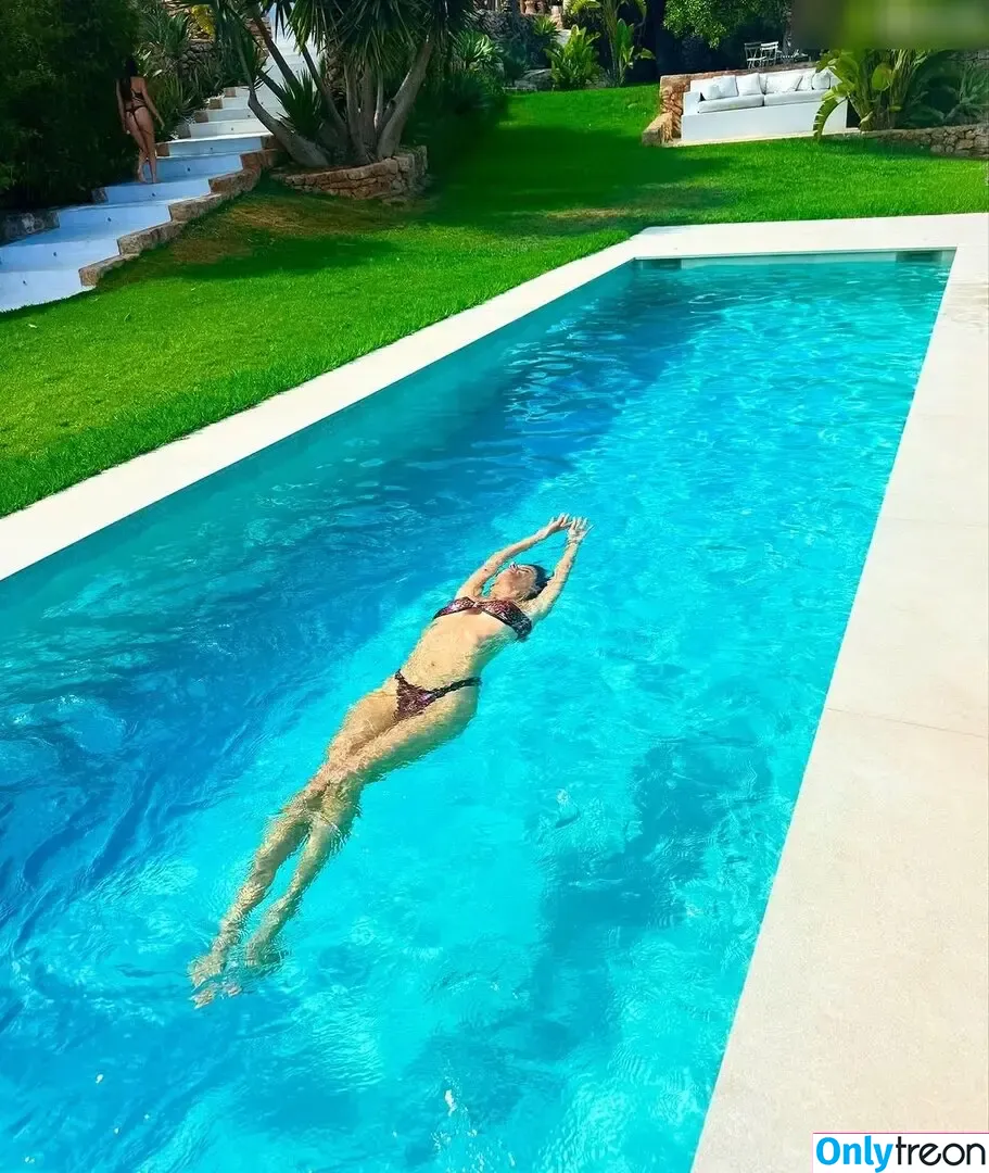 Alessandra Ambrosio nude photo #4039 (aleambrosio / alelovesanja / alessandraambrosio)