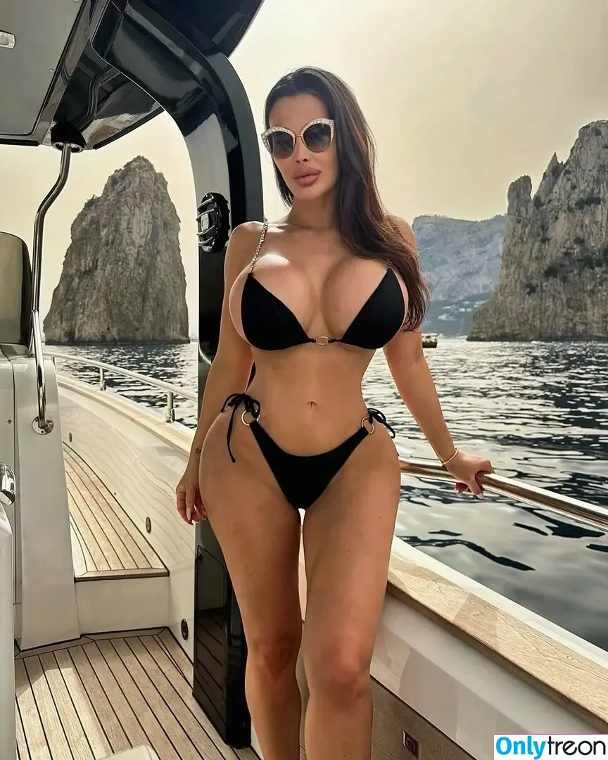 Aletta Ocean nude photo #0615 (ALETTAOCEANXXXX / alettaoceanofficial1)