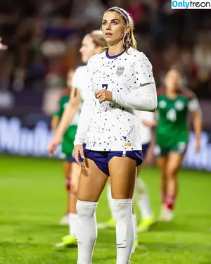 Alex Morgan / alexmorgan13 / alexmorgan_x nude photo #0001