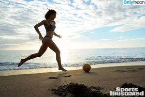 Alex Morgan / alexmorgan13 / alexmorgan_x nude photo #0040